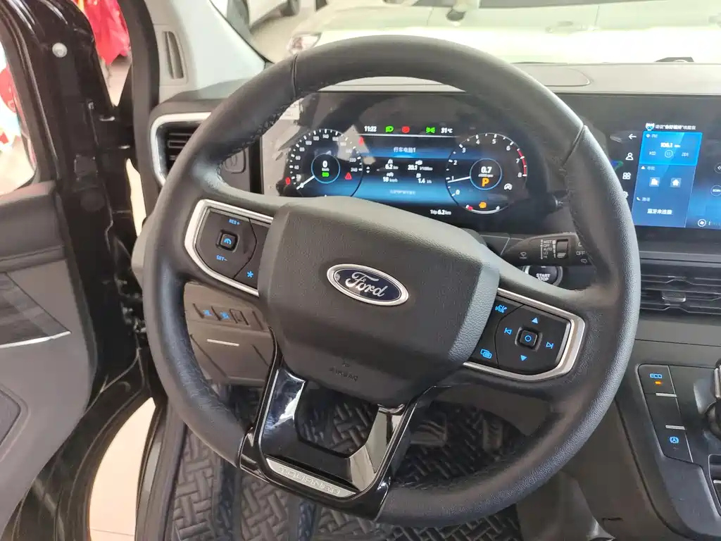 FORD TOUREO 2023