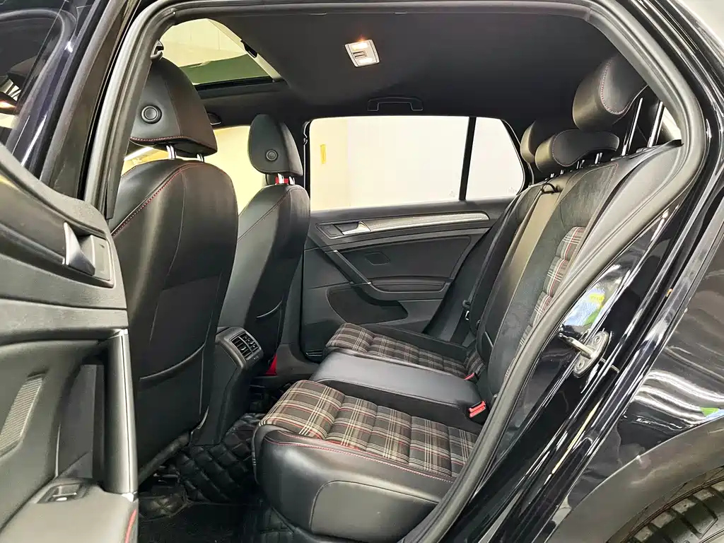 VOLKSWAGEN GOLF 2018