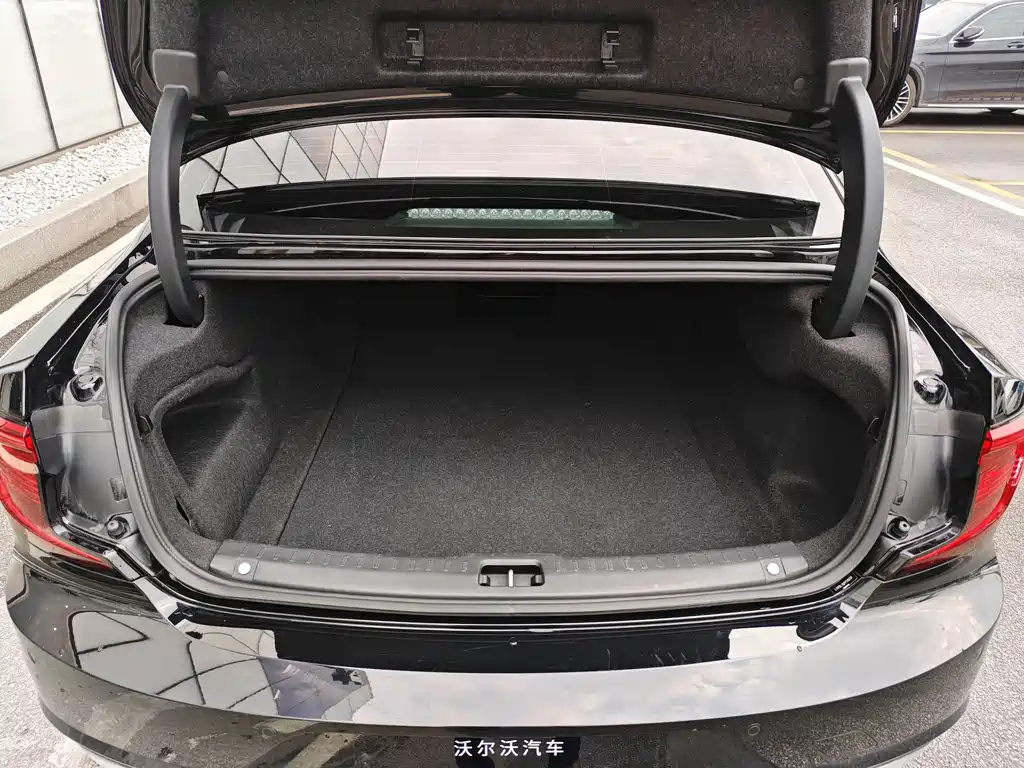 VOLVO S90 2023