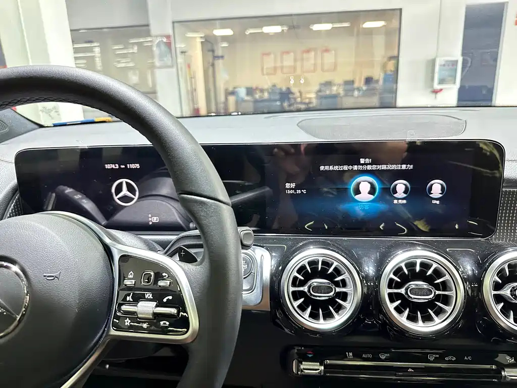 MERCEDES BENZ GLB 2023