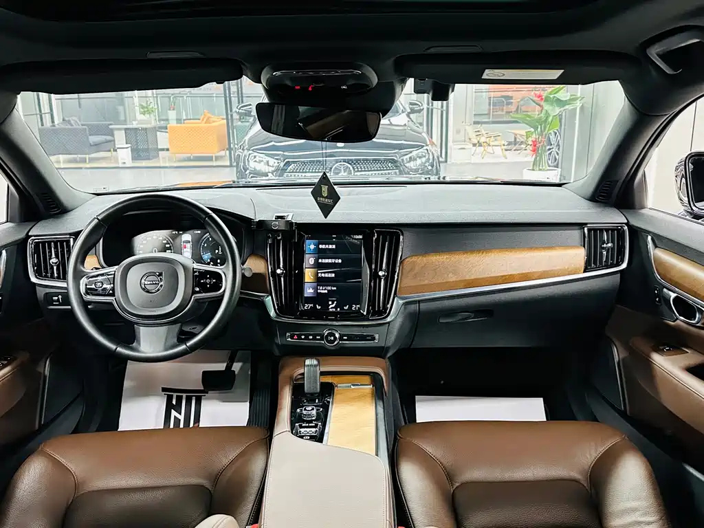 VOLVO S90 2021