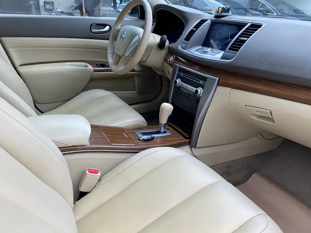 NISSAN TEANA 2011