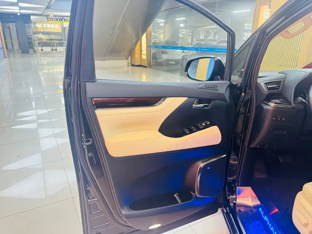 TOYOTA ALPHARD 2018