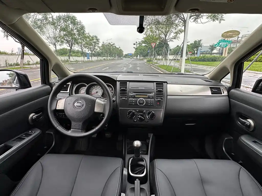 NISSAN TIIDA TIIDA 2010