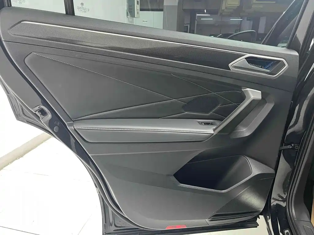 VOLKSWAGEN TIGUAN L 2022