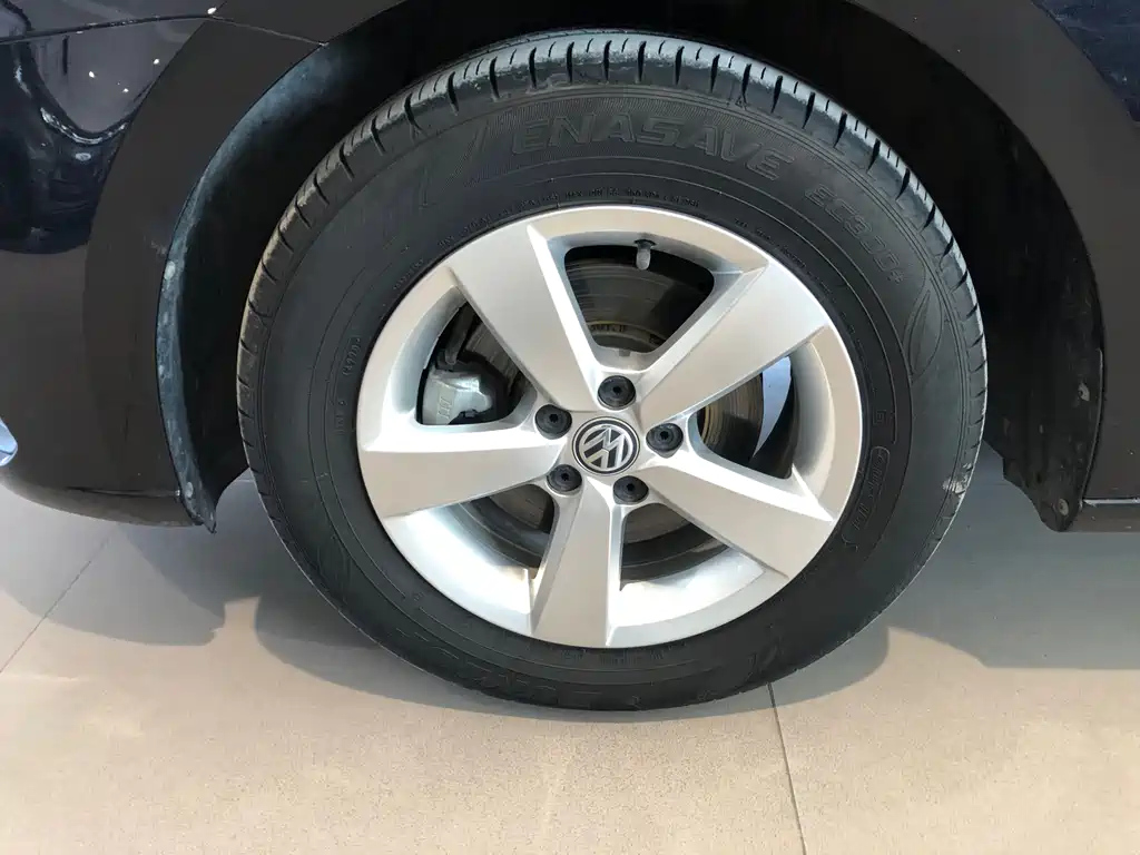VOLKSWAGEN LAVIDA 2021
