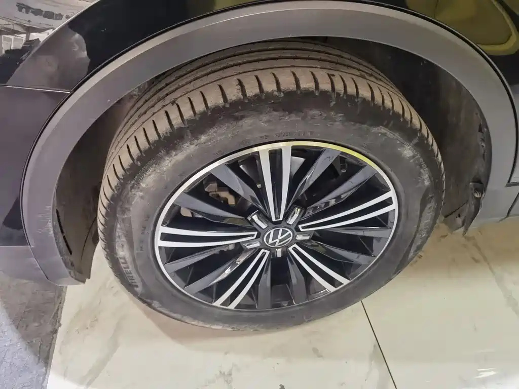 VOLKSWAGEN TIGUAN L 2021