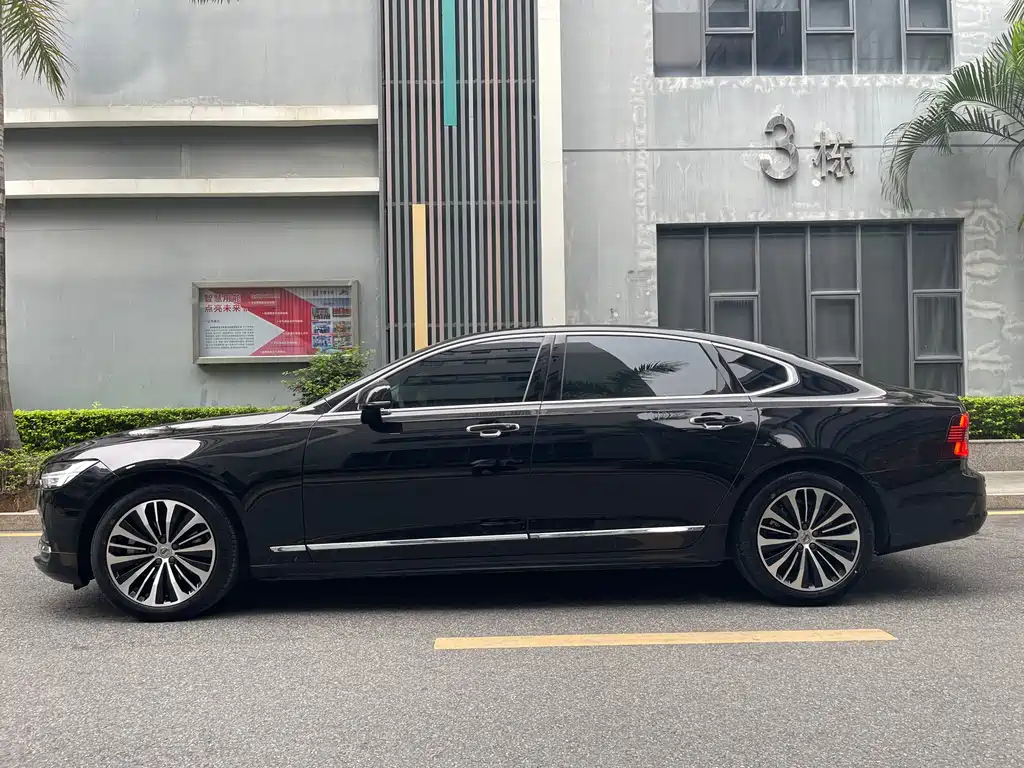 VOLVO S90 2022
