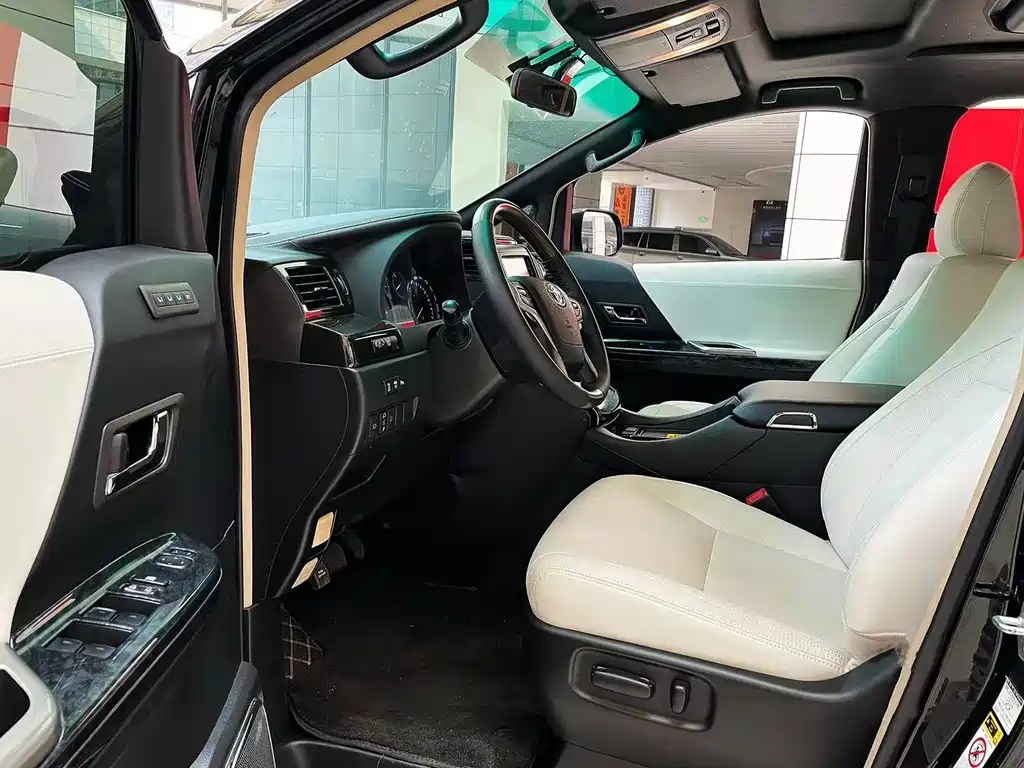 TOYOTA ALPHARD 2012