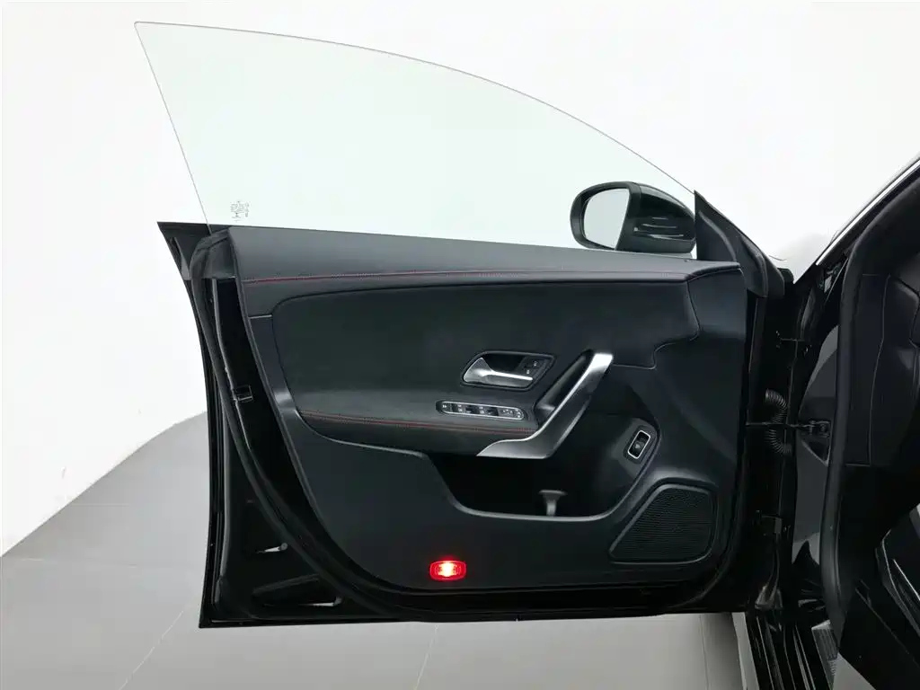 MERCEDES BENZ CLA 2022