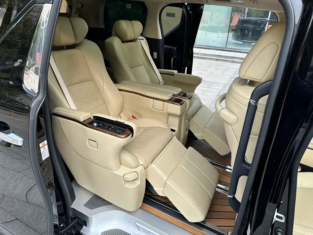 TOYOTA ALPHARD 2017