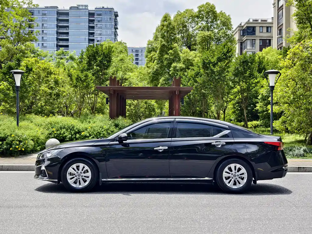 NISSAN TEANA 2021