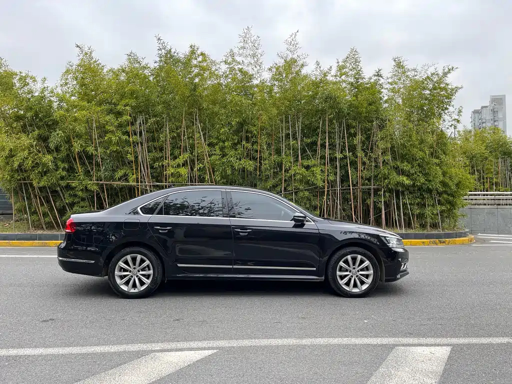 VOLKSWAGEN PASSAT 2018