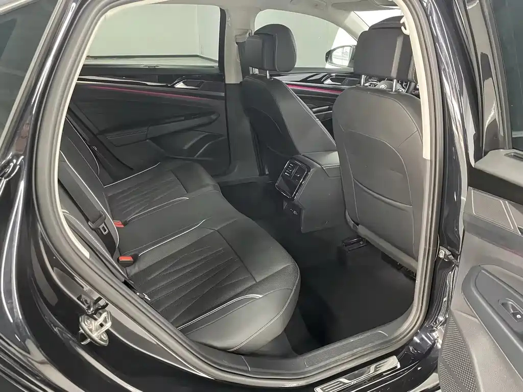 VOLKSWAGEN PASSAT 2022