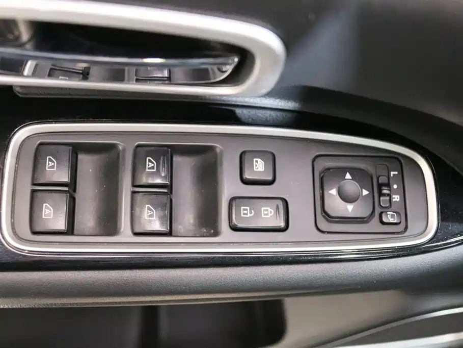 MITSUBISHI OUTLANDER 2019