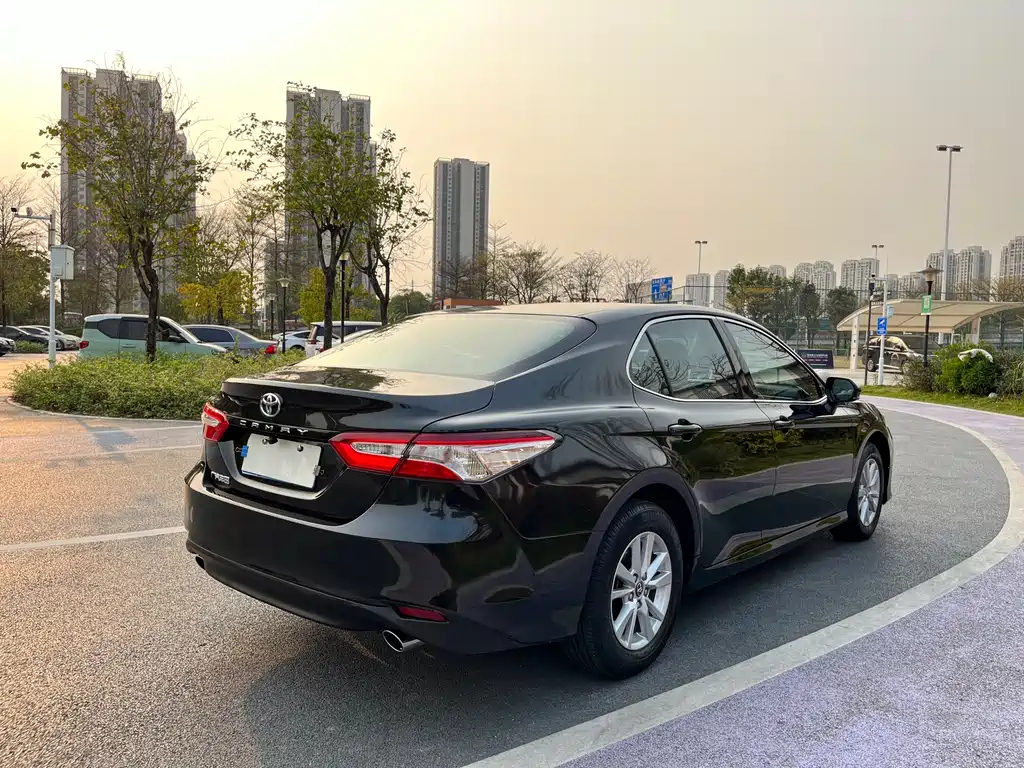 TOYOTA CAMRY 2019