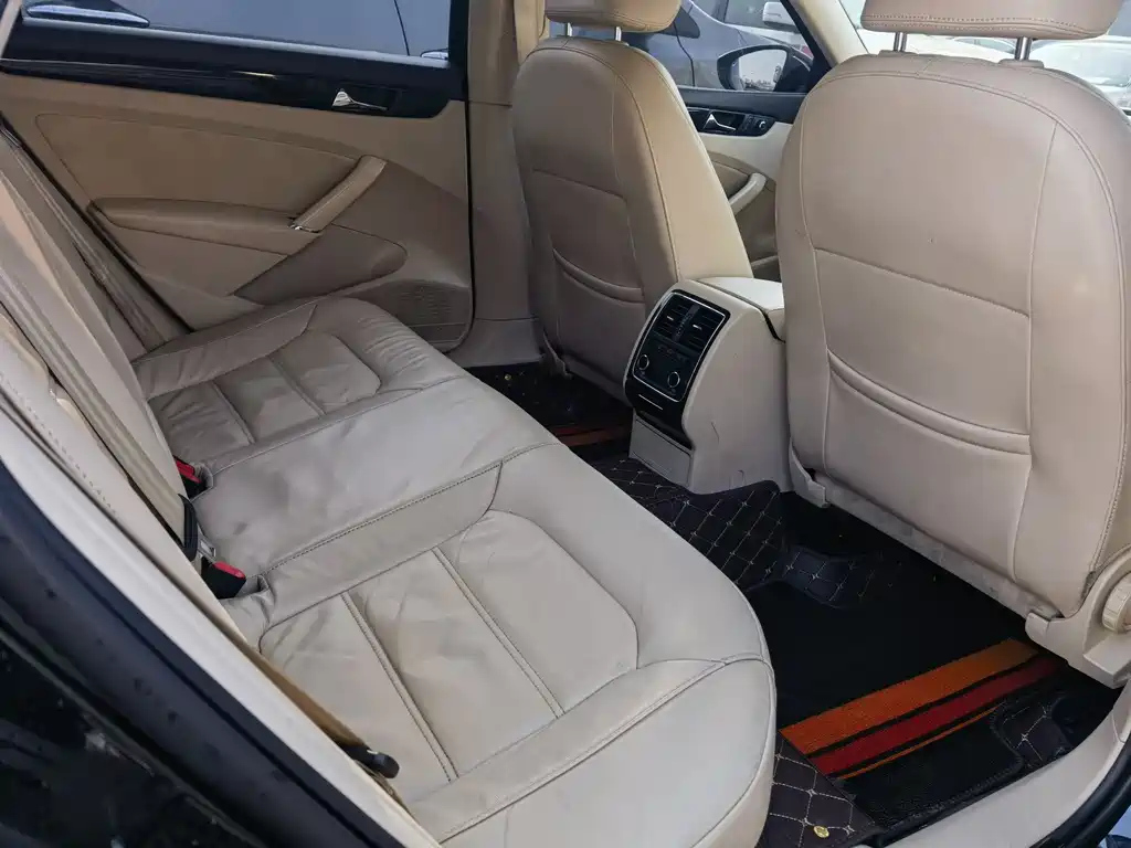 VOLKSWAGEN PASSAT 2014