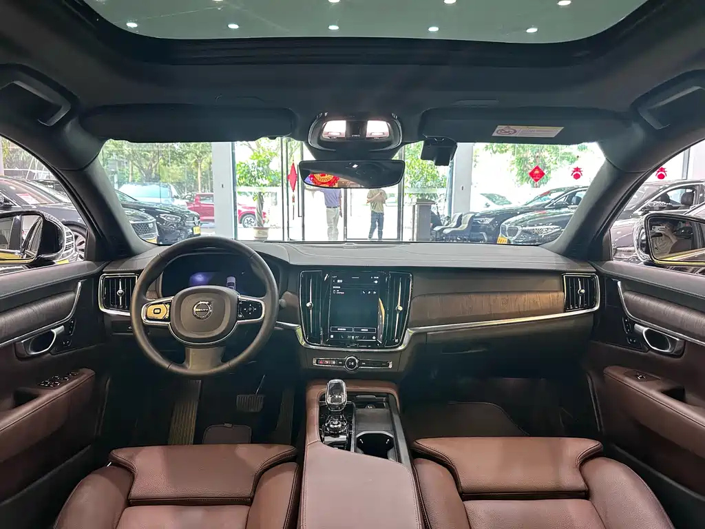 VOLVO S90 2023