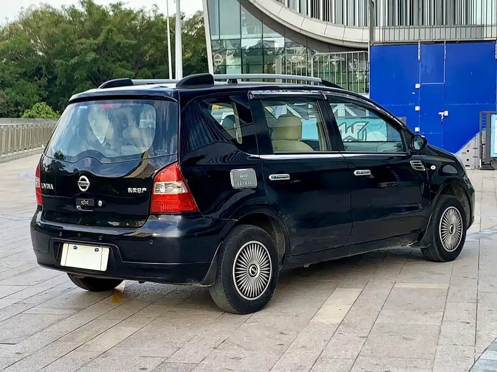 NISSAN LIVINA 2009
