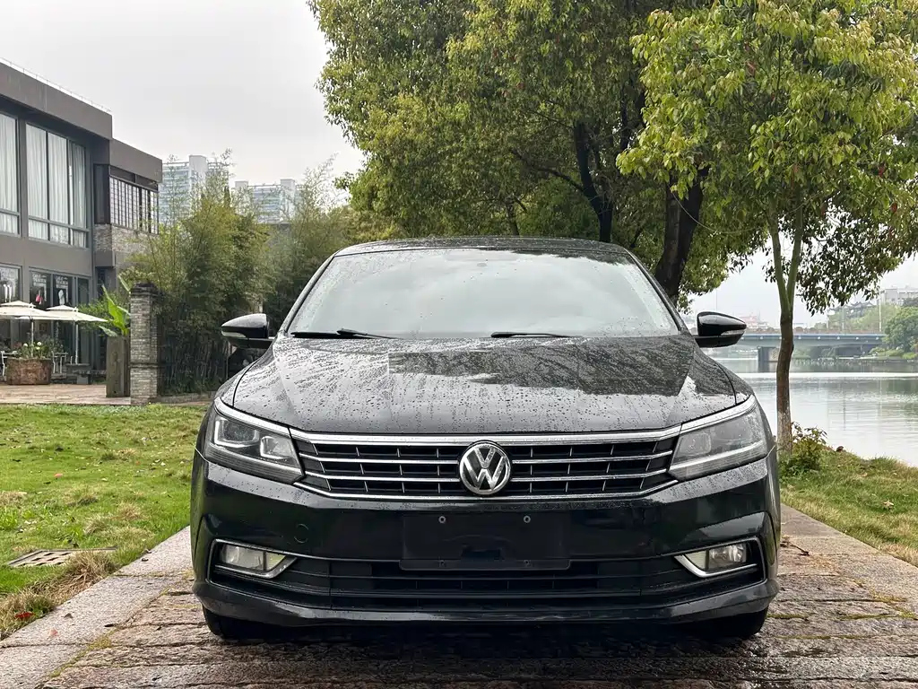 VOLKSWAGEN PASSAT 2019