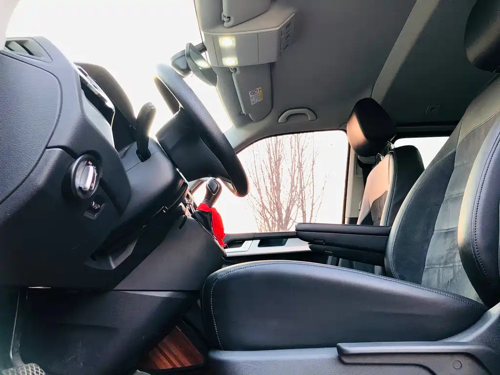 VOLKSWAGEN MULTIVAN 2018