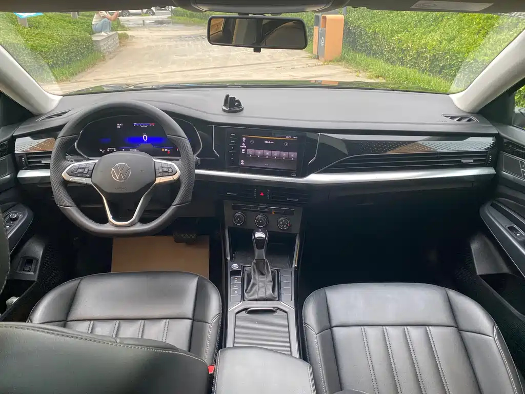 VOLKSWAGEN PASSAT 2022