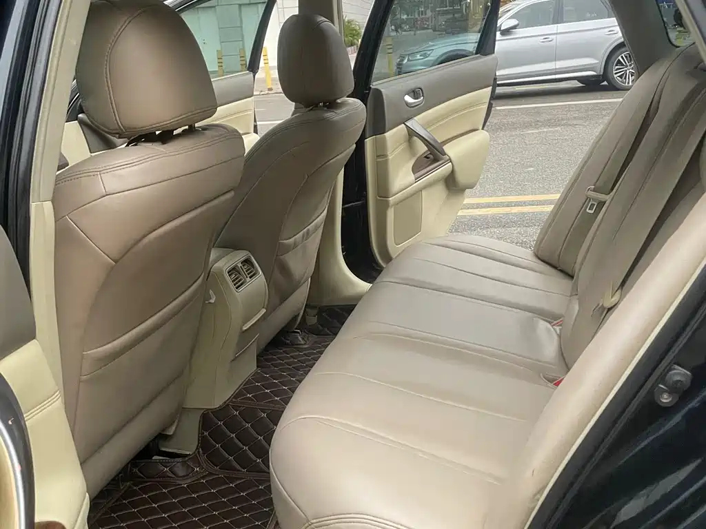 NISSAN TEANA 2010