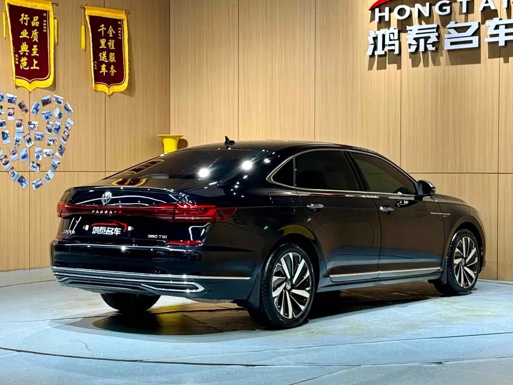 VOLKSWAGEN PASSAT 2023