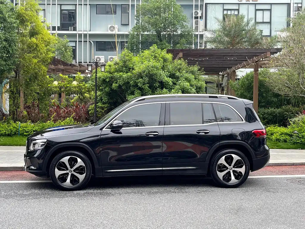 MERCEDES BENZ GLB 2021