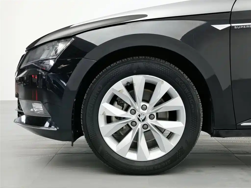 SKODA SUPERB 2019