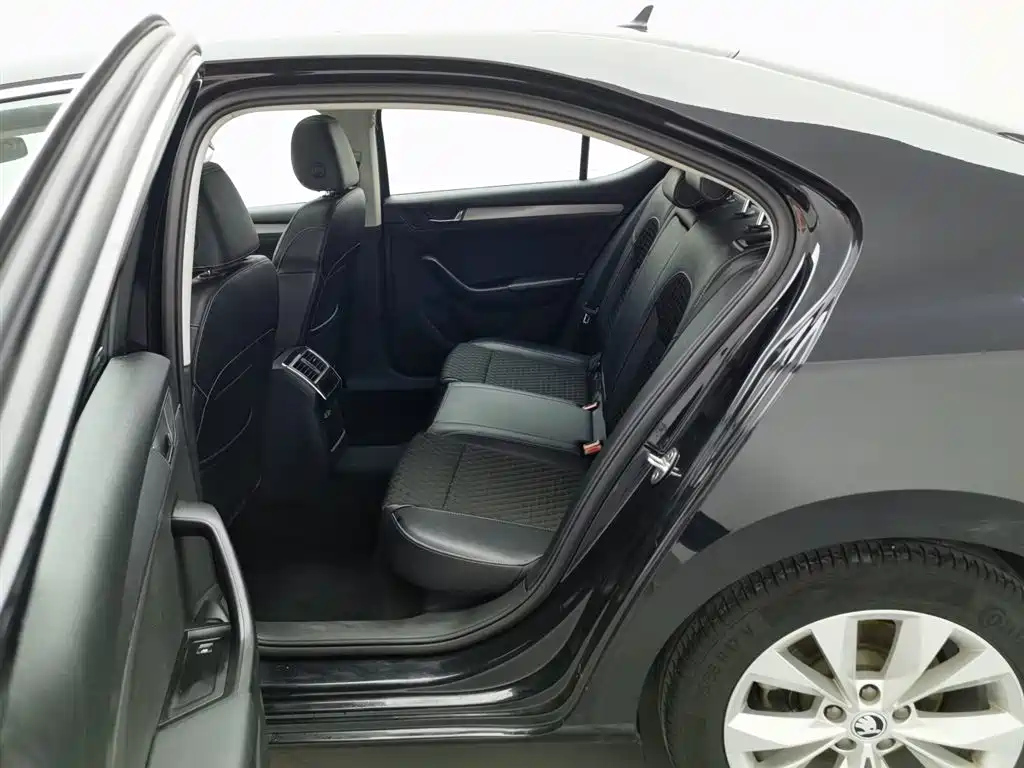 SKODA SUPERB 2019