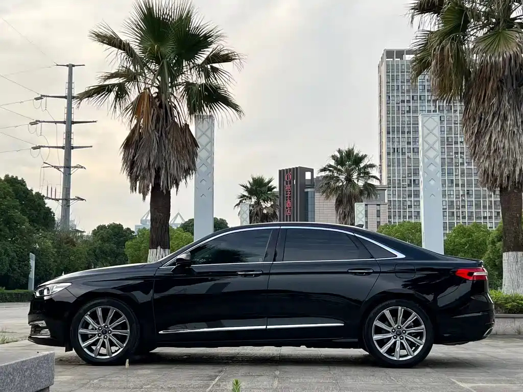 FORD TAURUS 2019