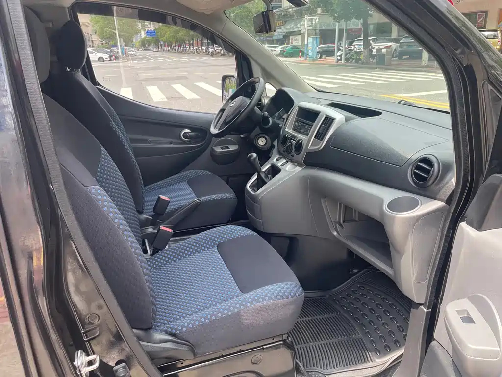 NISSAN NV200 2014