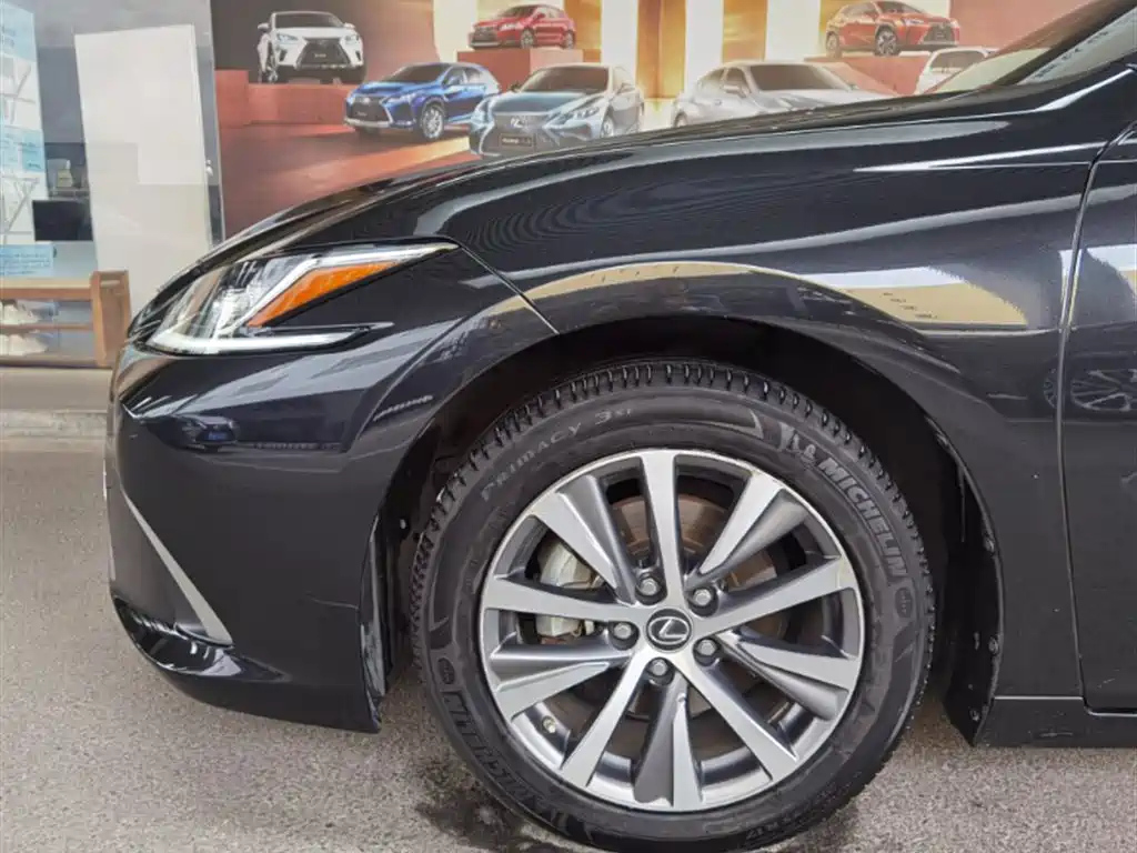LEXUS ES 2020