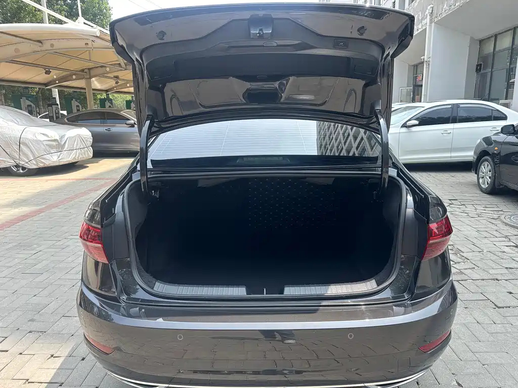 VOLKSWAGEN SAGITAR 2021