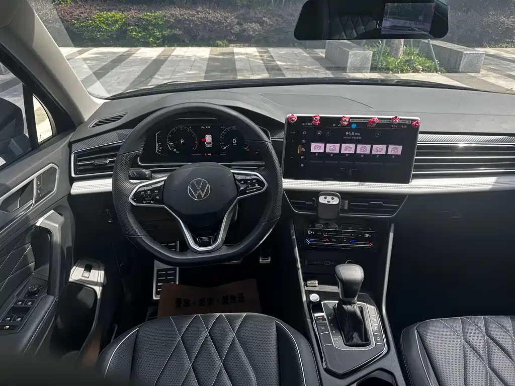 VOLKSWAGEN TIGUAN L 2023