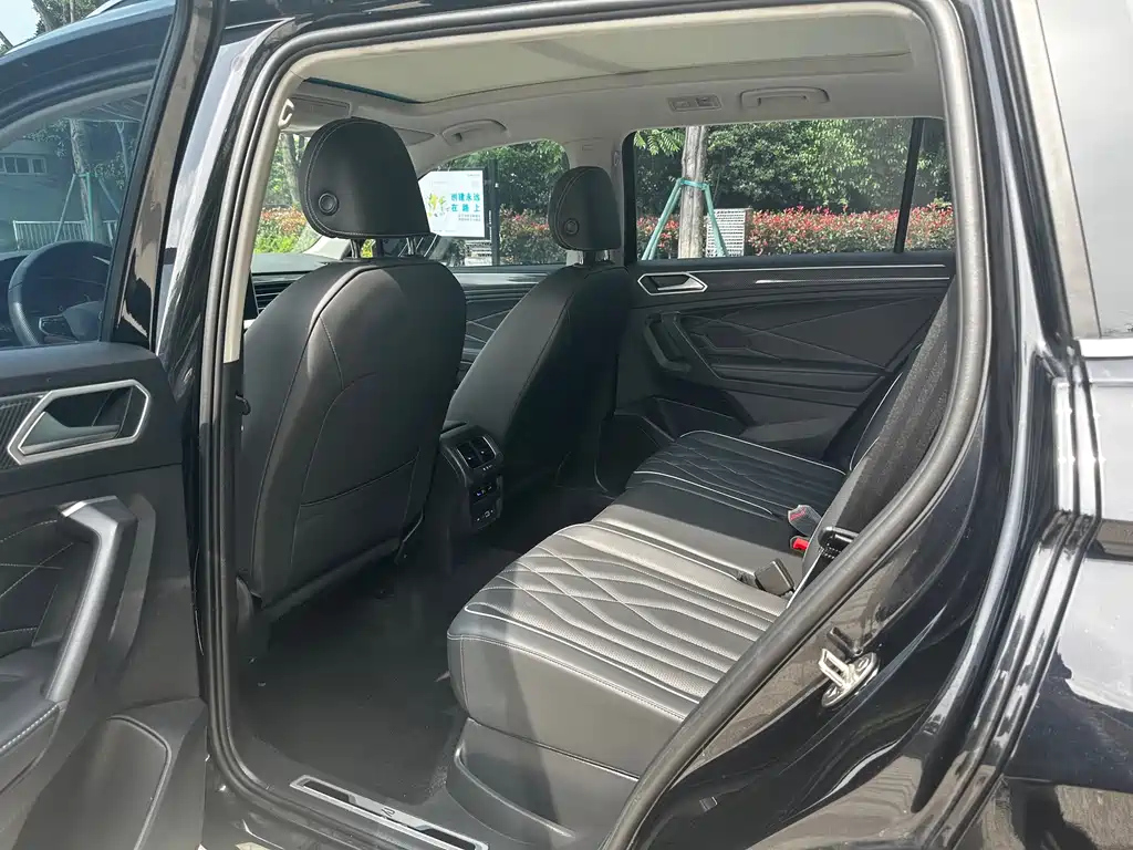 VOLKSWAGEN TIGUAN L 2023