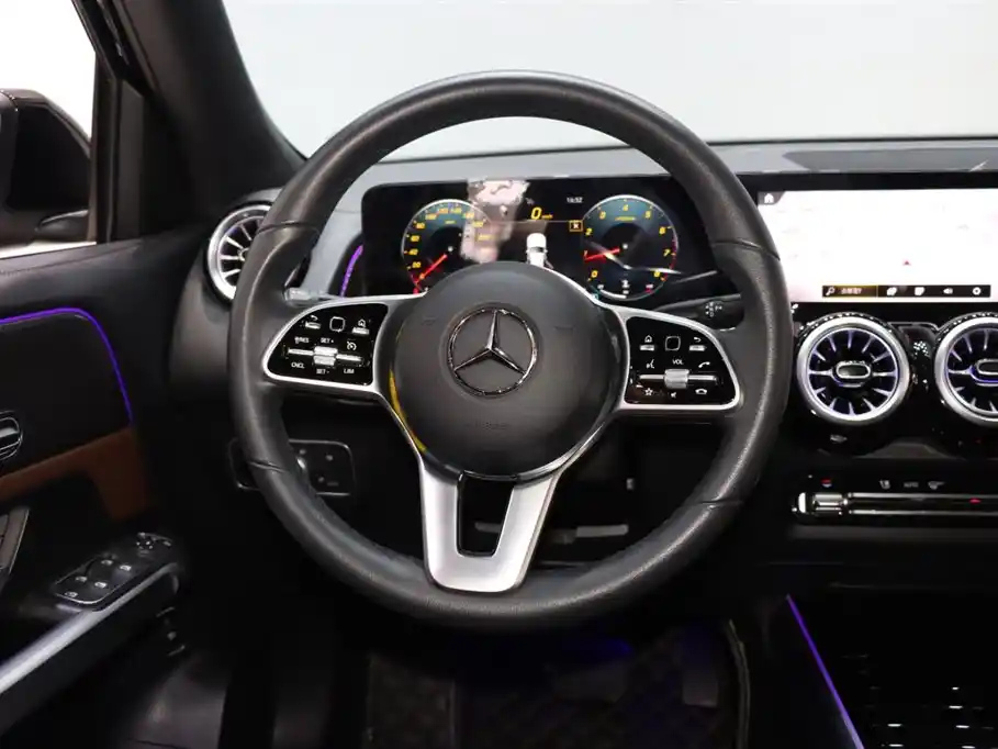 MERCEDES BENZ GLB 2022