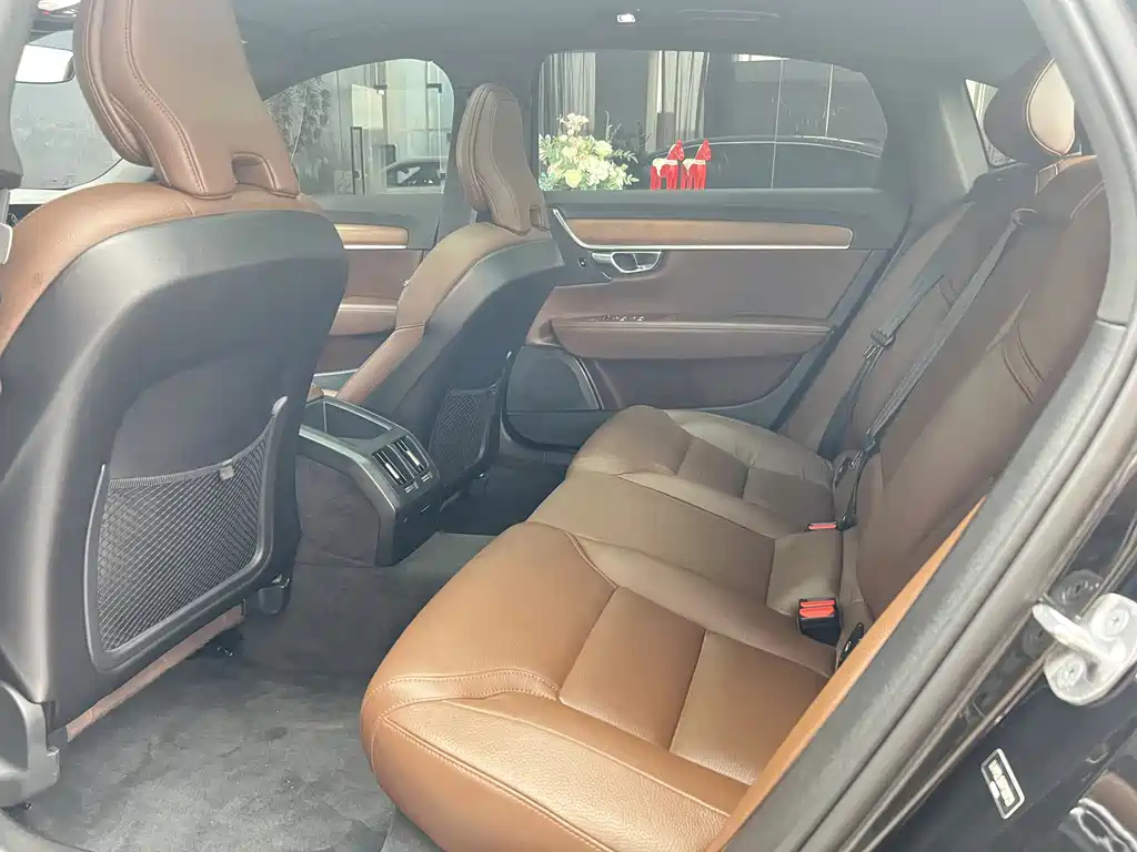 VOLVO S90 2023