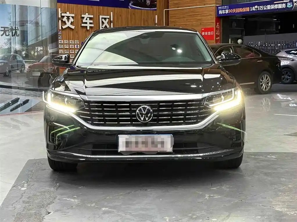 VOLKSWAGEN PASSAT 2023