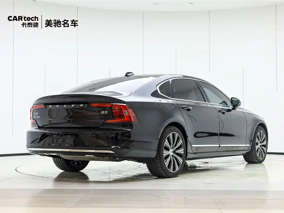VOLVO S90 2023