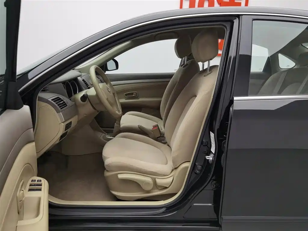 NISSAN SYLPHY 2018