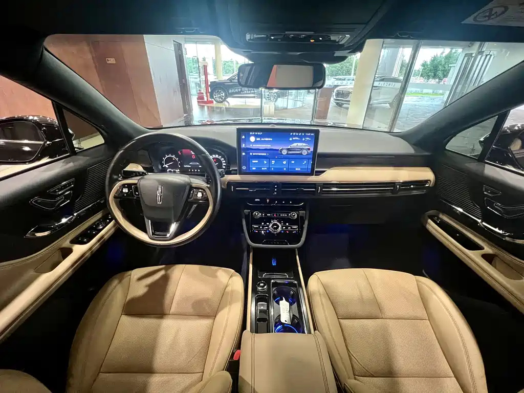 LINCOLN ADVENTURER 2021