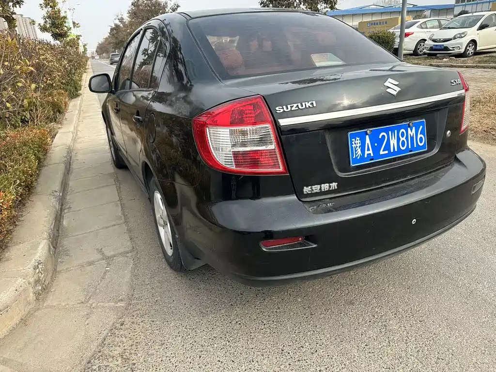 SUZUKI SX4 2010