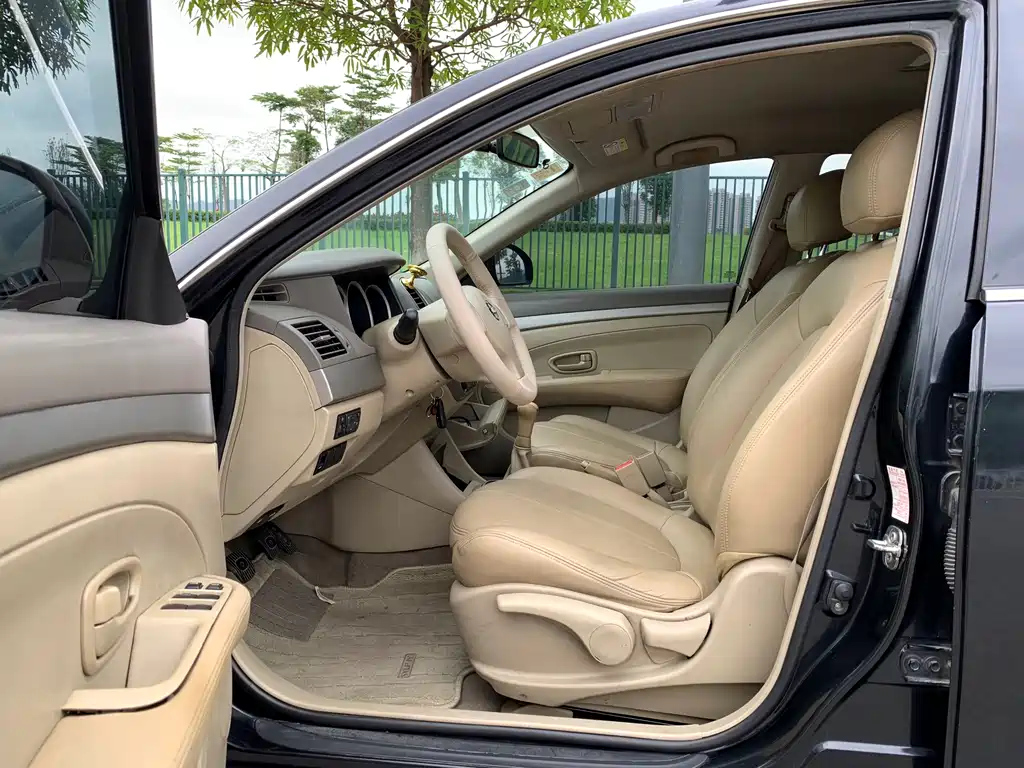 NISSAN SYLPHY 2013