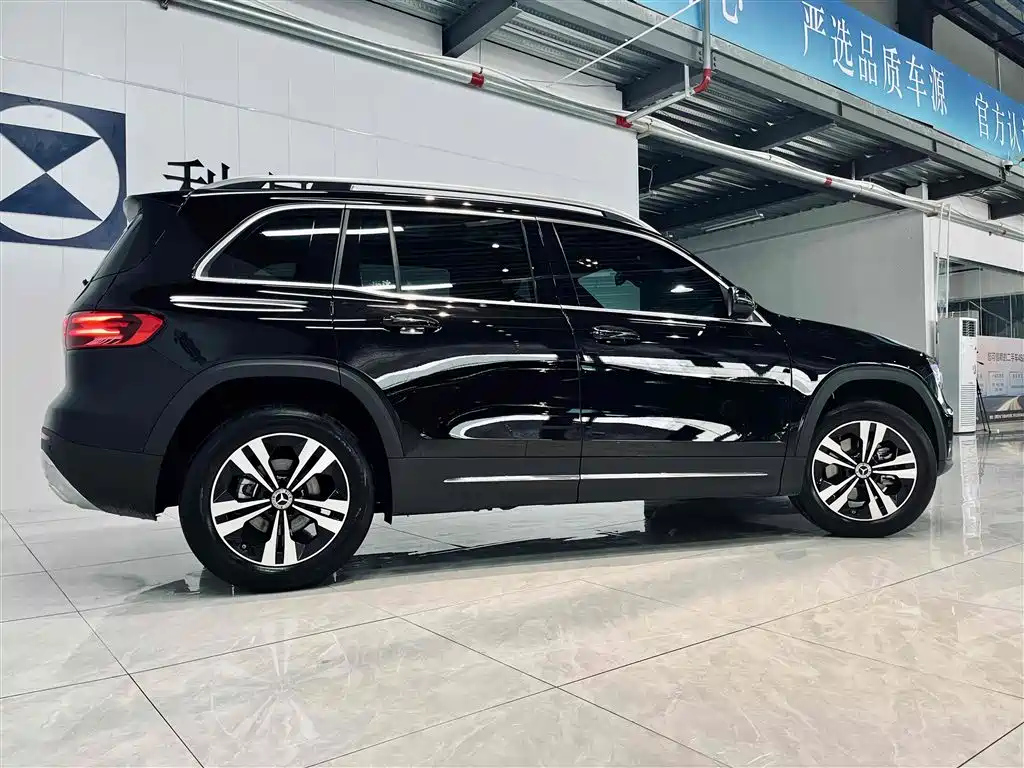 MERCEDES BENZ GLB 2024