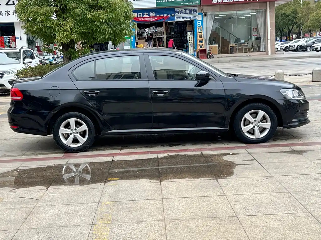 VOLKSWAGEN LAVIDA 2017