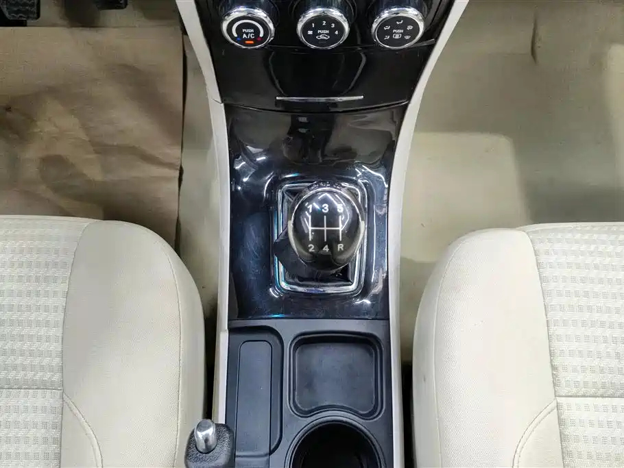 GEELY AUTO GEELY GC7 2013