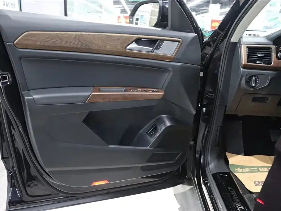 VOLKSWAGEN TOURAN 2021