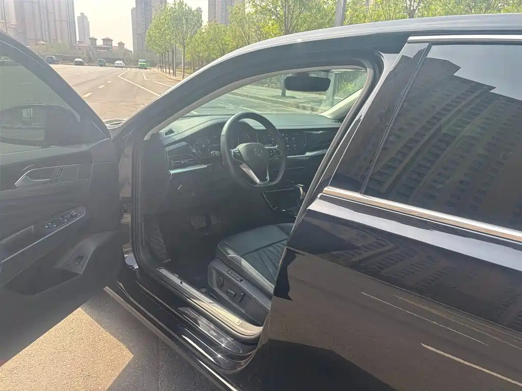 VOLKSWAGEN PASSAT 2023